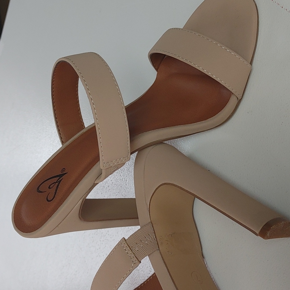 Heels - Picture 3 of 6
